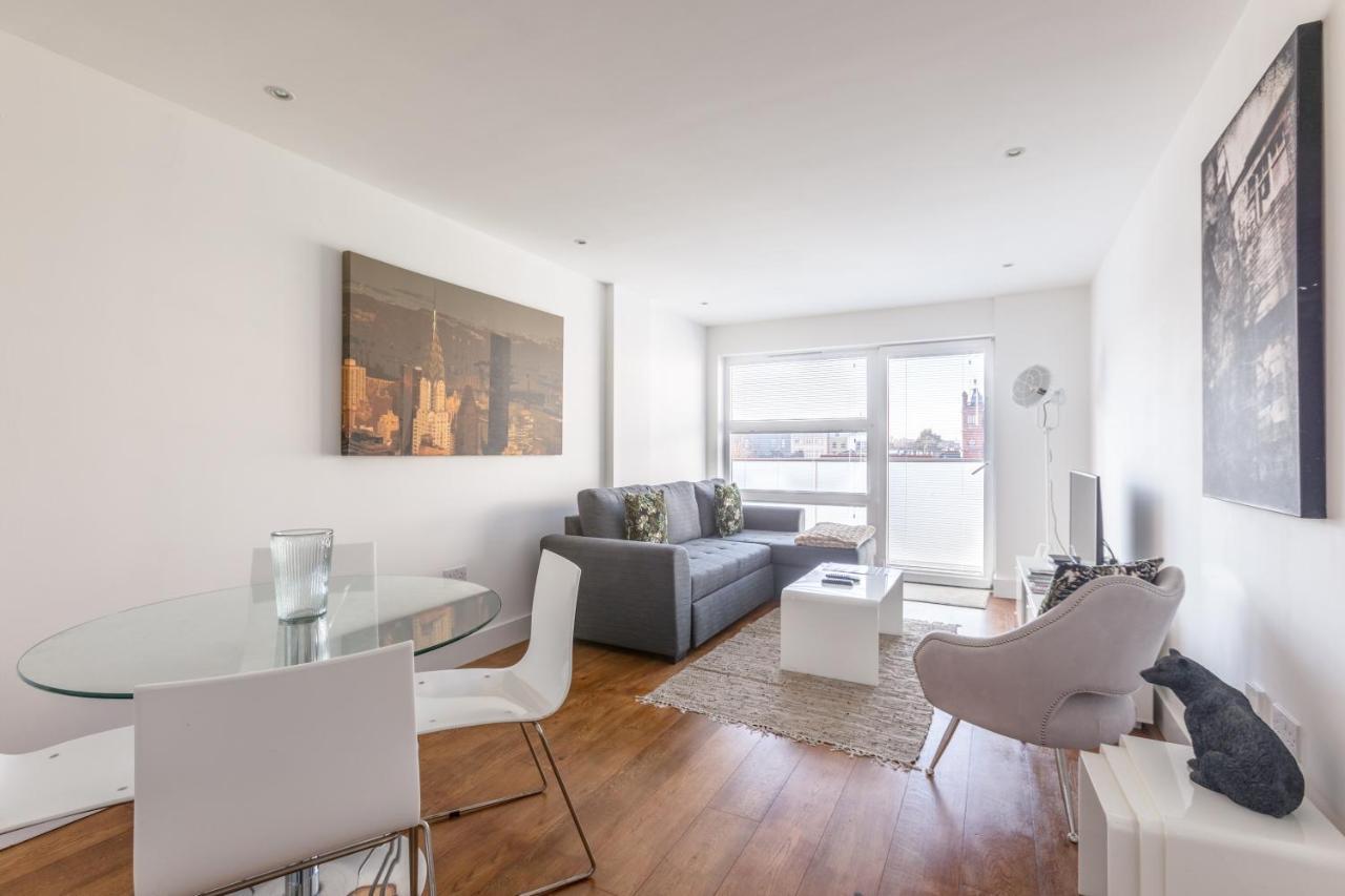 Luxury 2-Bed Flat Parking And Close To The Tube Londra Dış mekan fotoğraf