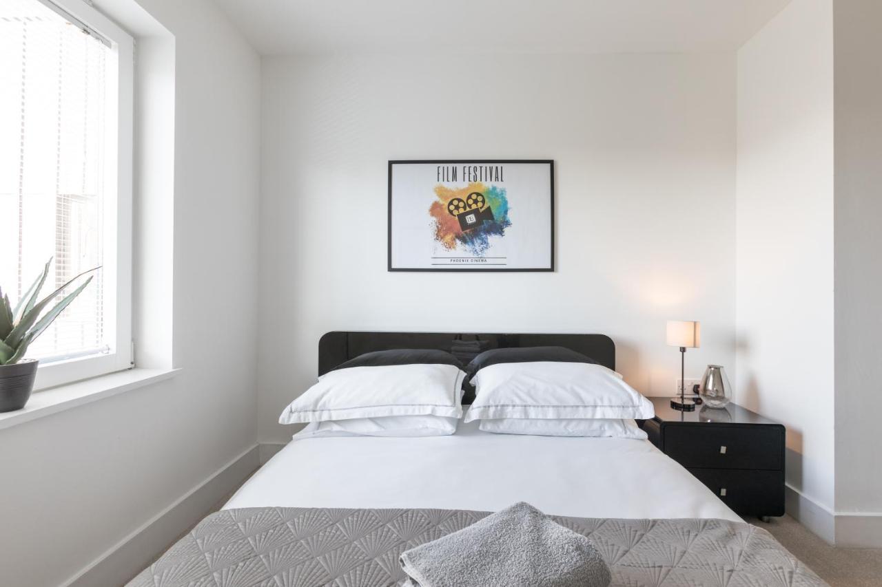Luxury 2-Bed Flat Parking And Close To The Tube Londra Dış mekan fotoğraf