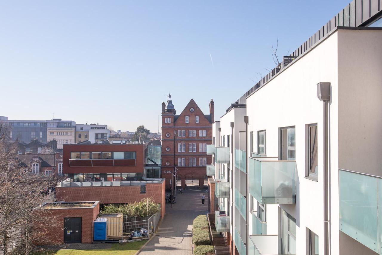 Luxury 2-Bed Flat Parking And Close To The Tube Londra Dış mekan fotoğraf