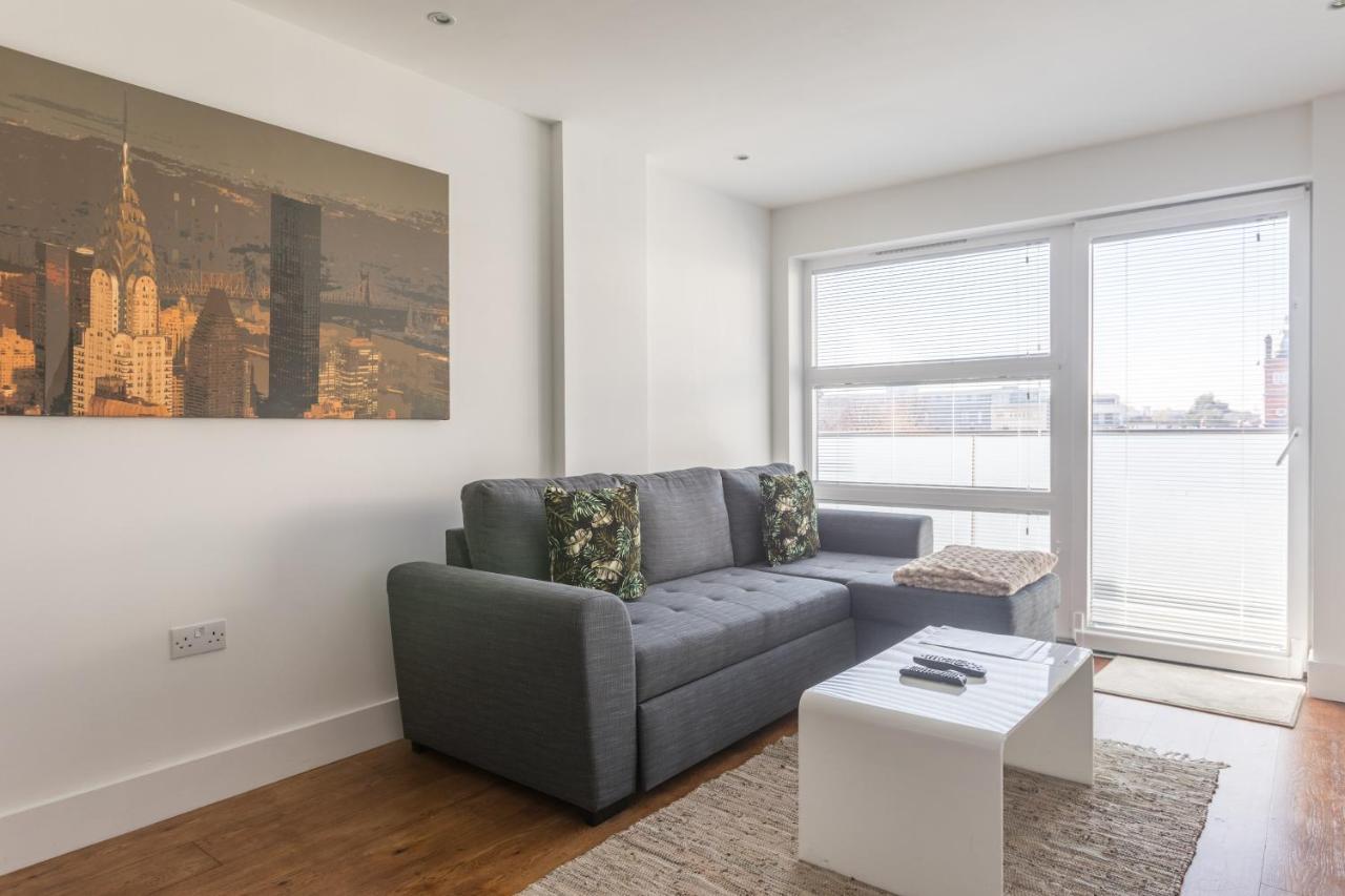 Luxury 2-Bed Flat Parking And Close To The Tube Londra Dış mekan fotoğraf