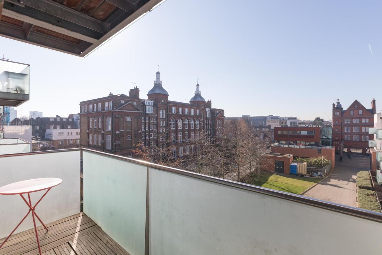 Luxury 2-Bed Flat Parking And Close To The Tube Londra Dış mekan fotoğraf